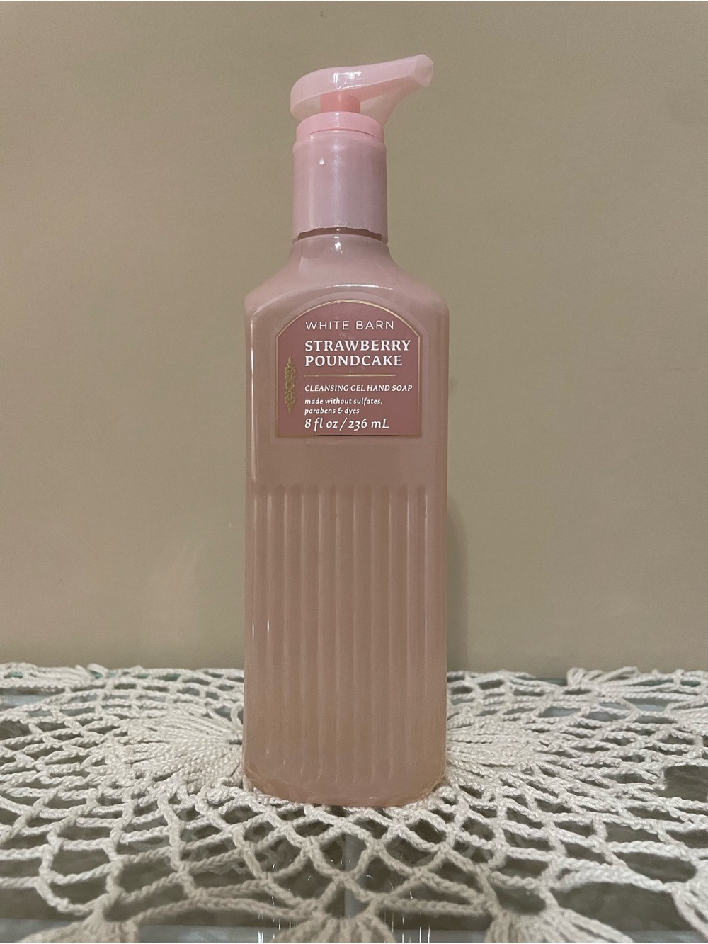 White Barn / Bath & Body Works Strawberry Pound Cake Gel Hand Soap